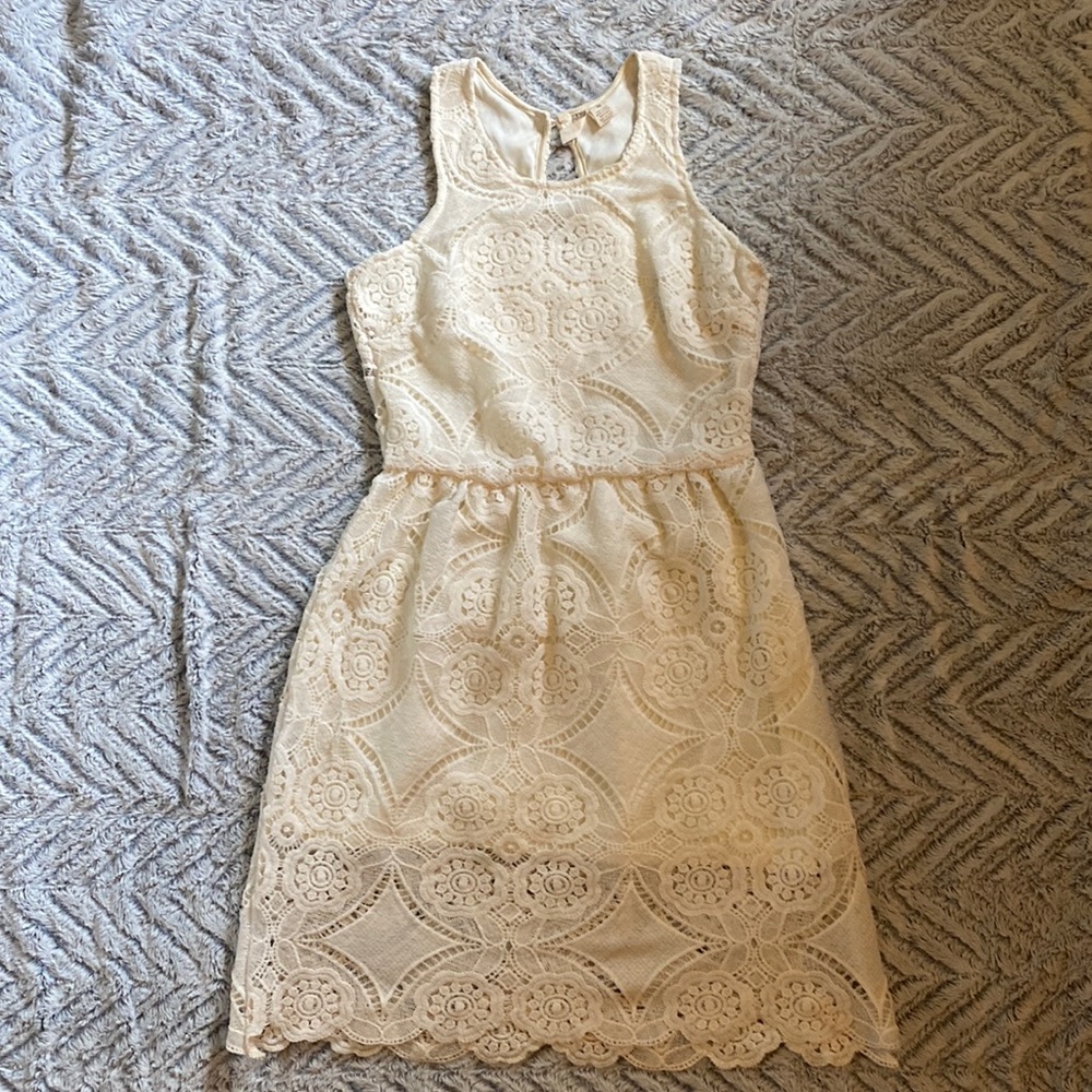 Off white cream dress scallop lace crochet bohemian keyhole back size M medium
